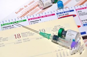 Vaccins et seringue