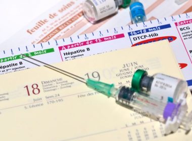 Vaccins et seringue