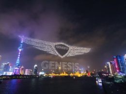 3281 drones pour le logo de la marque Genesis Motors
