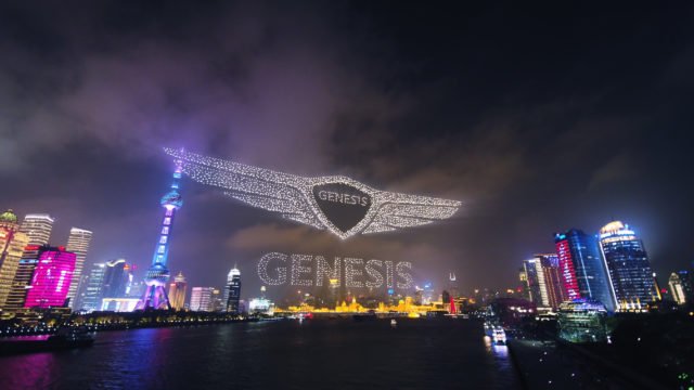 3281 drones pour le logo de la marque Genesis Motors