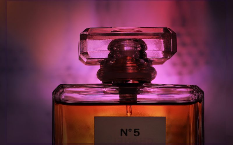 bouteille du parfum N°5 de la maison Chanel