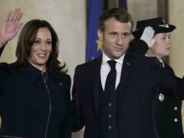 Kamala Harris et Emmanuel Macron lors de sa visite en France en novembre 2021
