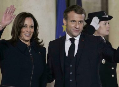 Kamala Harris et Emmanuel Macron lors de sa visite en France en novembre 2021