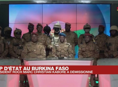 Les militaires putschistes burkinabés annoncent à la télévision nationale avoir pris le pouvoir et destitué l’ancien président Kaboré