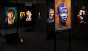 Exposition des clichés de McCurry au musée Maillol à Paris