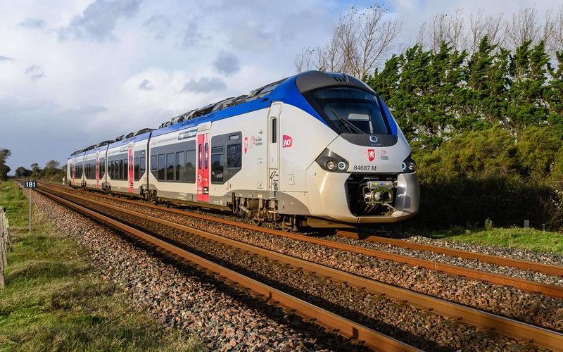 Photo d'un Train Express Régional en région Nouvelle Aquitaine -© Crédit photo : XAVIER LEOTY/”Sud Ouest”