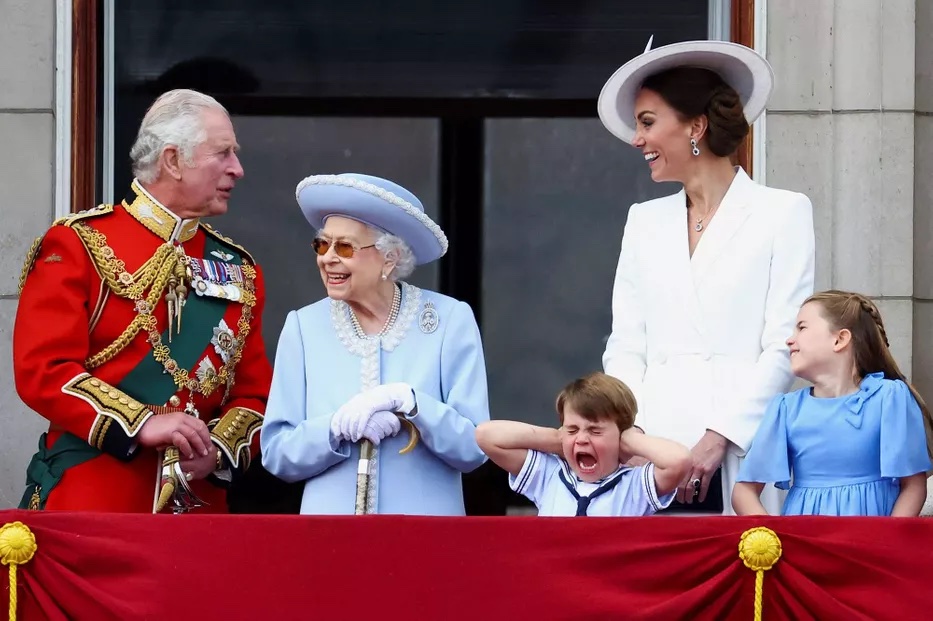La famille royale, au balcon de Buckingham Palace, le 2 juin 2022 à Londres. © HANNAH MCKAY/Reuters 