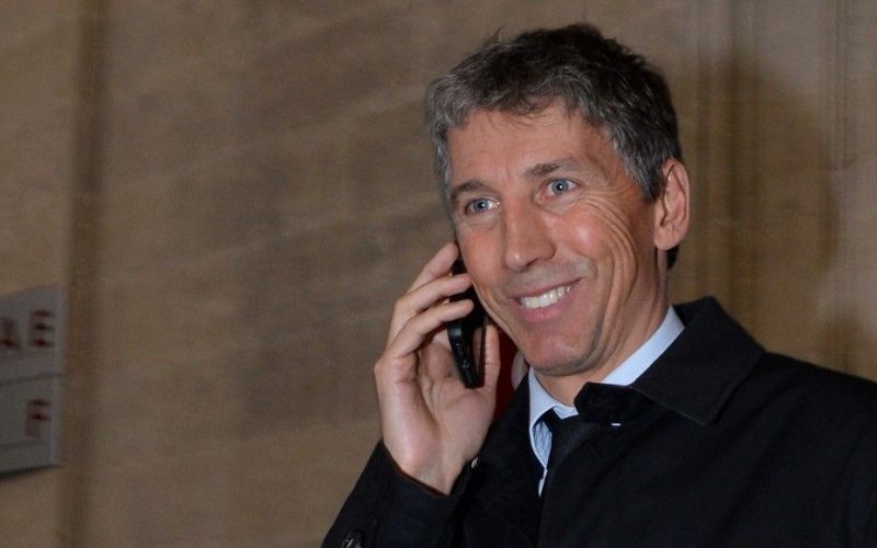stephane courait téléphone sourire