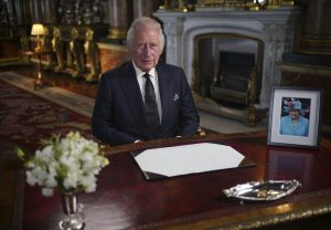 Le roi Charles III de Grande-Bretagne prononce son discours à la nation et au Commonwealth depuis le palais de Buckingham, à Londres, le vendredi 9 septembre 2022 - Yui Mok/Pool Photo via AP