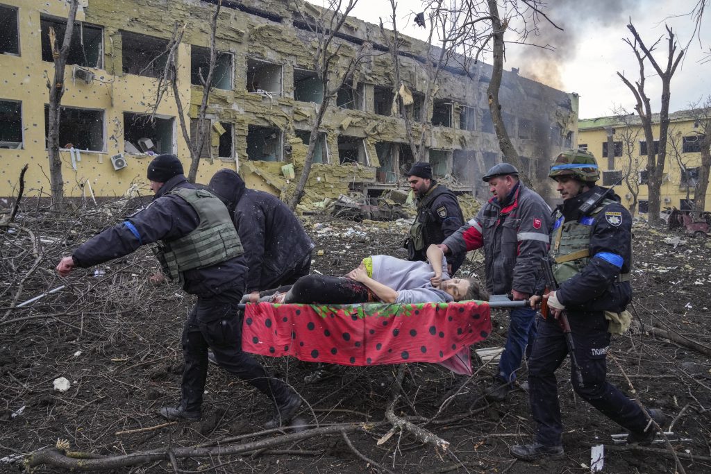 Femme maternité Marioupole Ukraine Guerre