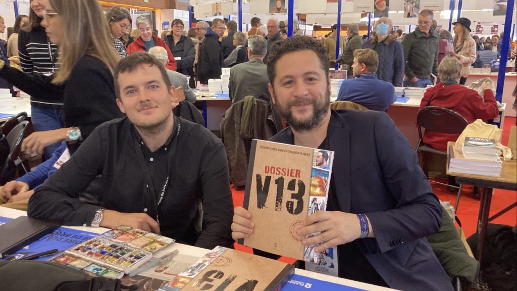 Azzeddine Ahmed-Chaouch et Valentin Pasquier présentent leur livre Dossier V13 à la Foire du Livre de Brive-la-Gaillarde - Source: Valentin Francy/CSactu