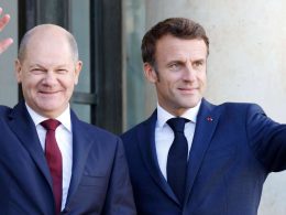 German Chancellor Olaf Scholz and Emmanuel Macron at the Elysee Palace on October 26, 2022. LUDOVIC MARIN / AFP