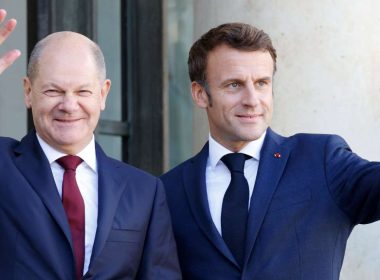 German Chancellor Olaf Scholz and Emmanuel Macron at the Elysee Palace on October 26, 2022. LUDOVIC MARIN / AFP