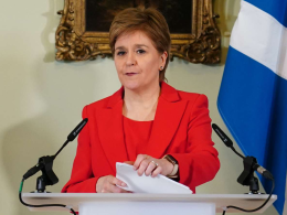 La première ministre écossaise Nicola Sturgeon, lors de son discours annonçant sa démission, le 15 février 2023 (crédit : Jane Barlow / AFP)