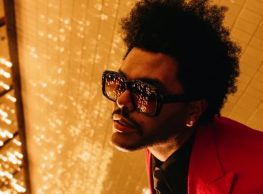 L'artiste The Weeknd dans le clip de Blinding Lights, sorti le 29 novembre 2019 (https://www.youtube.com/watch?v=4NRXx6U8ABQ).