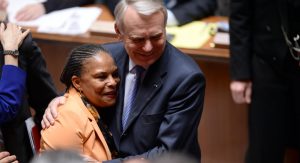 L’ancien Premier ministre Jean-Marc Ayrault et Christiane Taubira après l’adoption de la loi sur le mariage pour tous, le 23 avril 2013. [MARTIN BUREAU / AFP]