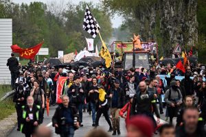 Manifestation contre un projet d'autoroute entre Castres et Toulouse, près de Soual, dans le Tarn, le 22 avril 2023 afp.com/Lionel BONAVENTURE