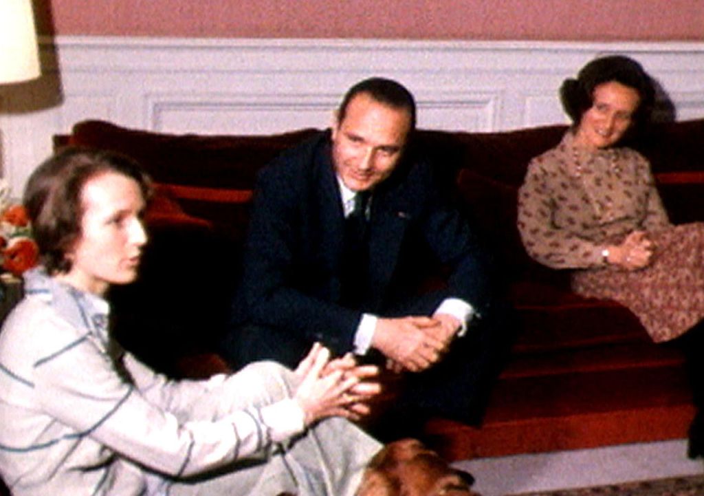 Image du couple Chirac avec leur fille aînée Laurence.

Image provenant du magasine Closer ( tous droits réservés )