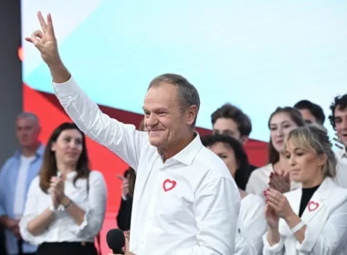 The leader of the centrist party Donald Tusk celebrates his victory. By Piotr Nowak. Credits EPA/MAXPPP