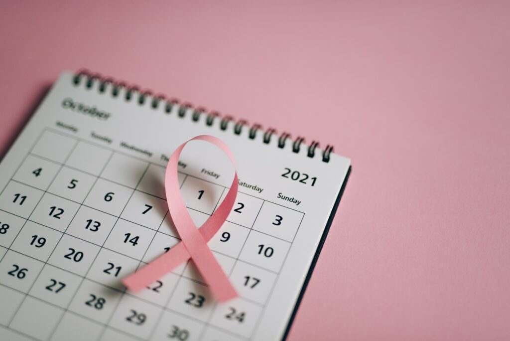 L’opération “Octobre rose” est aujourd’hui un emblème dans la lutte contre le cancer du sein. Crédit photo : Pexels