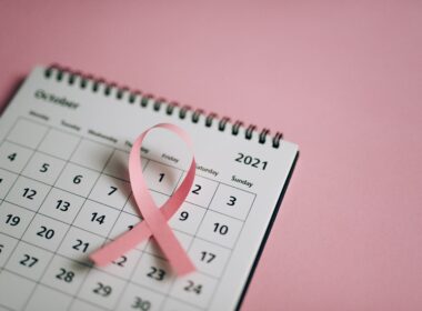 L’opération “Octobre rose” est aujourd’hui un emblème dans la lutte contre le cancer du sein. Crédit photo : Pexels