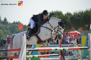 Louise Tachet et Rexter d’Or au Championnat de France à Lamotte-Beuvron. (source: PoneyAS)