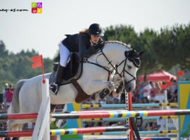 Louise Tachet et Rexter d’Or au Championnat de France à Lamotte-Beuvron. (source: PoneyAS)