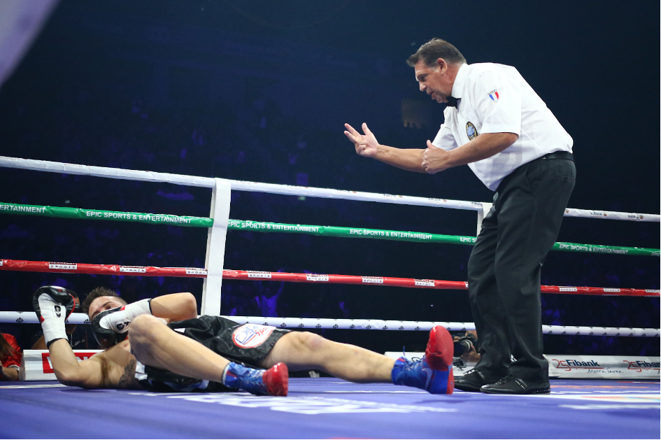 Un KO complet est considéré comme toute frappe légale ou combinaison de celles-ci qui rend un adversaire incapable de continuer le combat. (photographie: Biser Todorov)