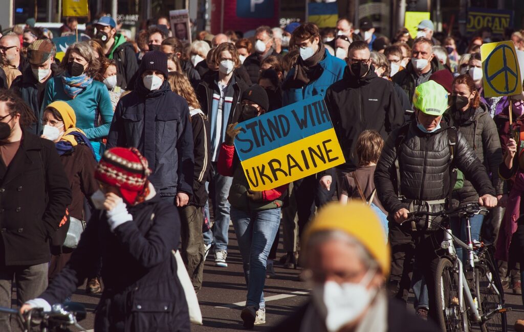 Manifestation de soutien à l’Ukraine face à l’invasion russe. ©Pixabay