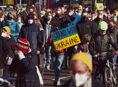 Manifestation de soutien à l’Ukraine face à l’invasion russe. ©Pixabay