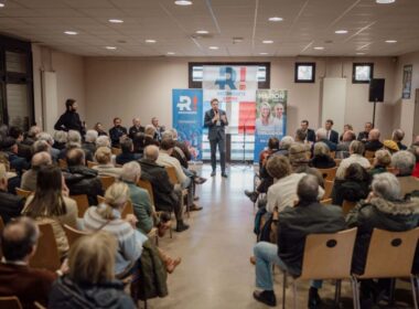 Réunion publique pour la campagne de Marion Maréchal aux élections européennes de juin 2024. Crédits: Félix Aubry
