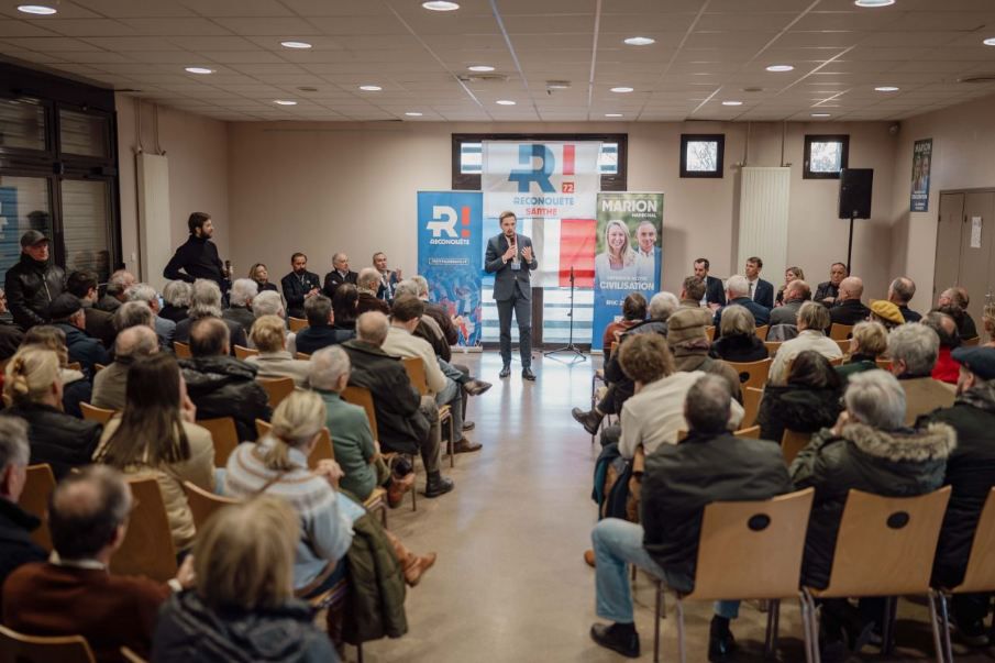 Réunion publique pour la campagne de Marion Maréchal aux élections européennes de juin 2024. Crédits: Félix Aubry