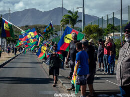 Rassemblement indépendantiste en Kanaky-Nouvelle-Calédonie, symbole des tensions autour de l’avenir institutionnel du territoire. (Photo by Gwangelinhael/Deviant Art)