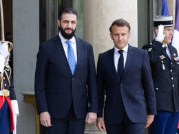 Le président Macron reçoit Ahmad Al-Charaa le 7 mai à l’Élysée. (Photo par Tom Nicholson/Getty Images)