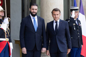 Le président Macron reçoit Ahmad Al-Charaa le 7 mai à l’Élysée. (Photo par Tom Nicholson/Getty Images)