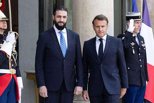 Le président Macron reçoit Ahmad Al-Charaa le 7 mai à l’Élysée. (Photo par Tom Nicholson/Getty Images)