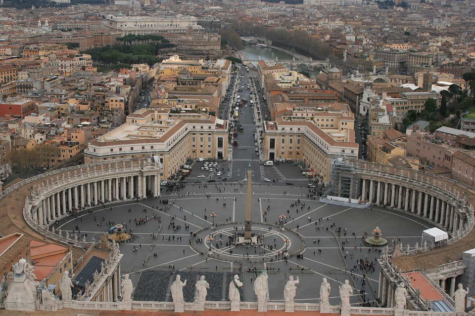 La Basilique Saint-Pierre à Rome. Pixabay