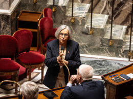 Annie Vidal, députée Renaissance s’exprime après le vote des deux lois sur la fin de vie, à l’Assemblée nationale, le 27 mai 2025. (Photo de Telmo Pinto via Getty Images)