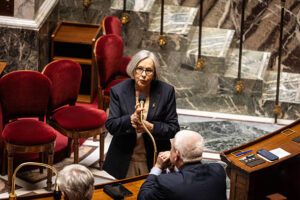 Annie Vidal, députée Renaissance s’exprime après le vote des deux lois sur la fin de vie, à l’Assemblée nationale, le 27 mai 2025. (Photo de Telmo Pinto via Getty Images)