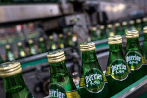 Plus d'une bouteille d'eau sur trois vendues en France viennent de Nestlé Waters @Getty image