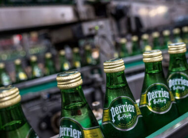 Plus d'une bouteille d'eau sur trois vendues en France viennent de Nestlé Waters @Getty image