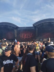 Les foules déplacées par les gros festivals représentent une énorme partie de l'empreinte carbone de ces derniers. @Robin Lecomte