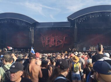 Les foules déplacées par les gros festivals représentent une énorme partie de l'empreinte carbone de ces derniers. @Robin Lecomte