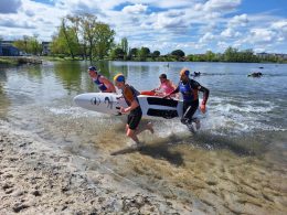 Photo prise lors d'une épreuve de relais en côtier "sauvetage planche" lors de la compétition de sauvetage sportif "la béglaise 2025"
