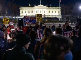 « ICE Out in Justice for Renee Good-1870 » par Geoff Livingston, CC BY 4.0