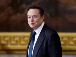 Elon Musk arrive à l’investiture de Donald Trump au Capitole, à Washington, le 20 janvier 2025. (Kevin Lamarque / Getty Images)
