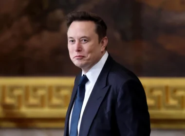 Elon Musk arrive à l’investiture de Donald Trump au Capitole, à Washington, le 20 janvier 2025. (Kevin Lamarque / Getty Images)