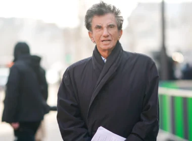 Jack Lang assiste à la Fashion Week féminine automne-hiver 2018-2019 dans la capitale française. (Photo : Edward Berthelot / Getty Images)